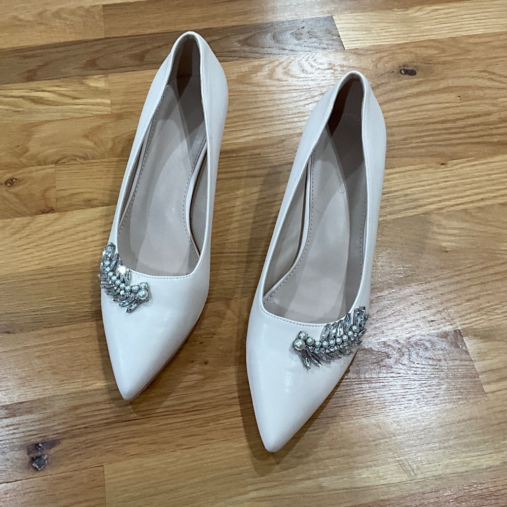 Sz 9.5 Pointed Toe Rhinestone Pumps